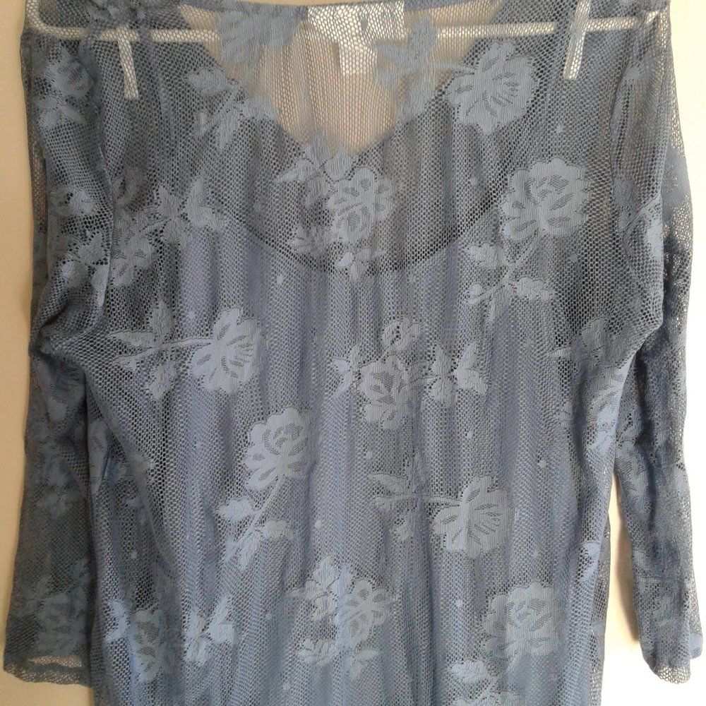 Beautiful Top From    Skys The Limit, Broadway New York,   Size Medium